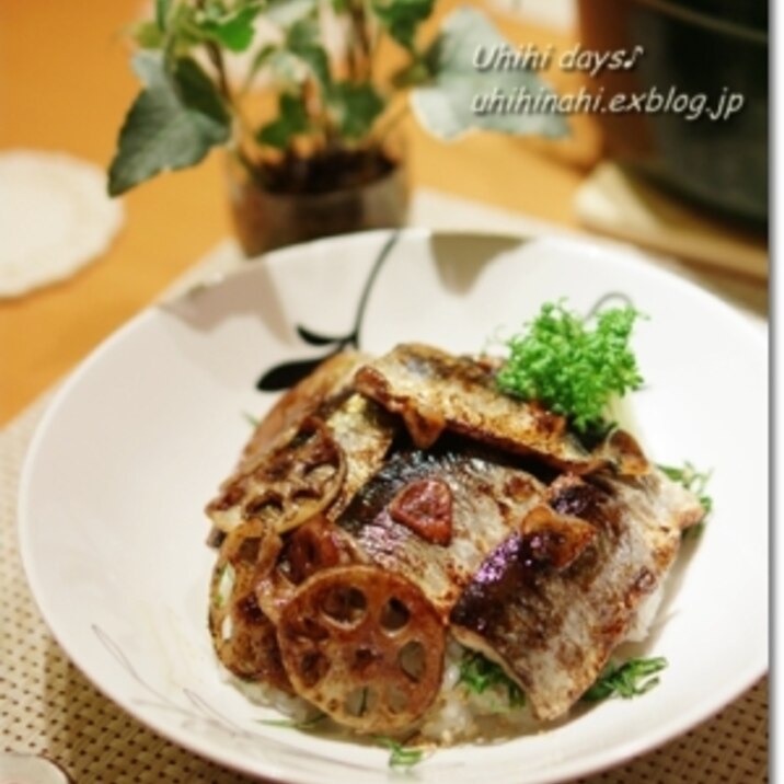 秋刀魚とれんこんのガーリック醤油丼